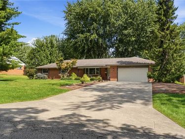 2116 Bonniedale Drive, Bellbrook, OH 45305