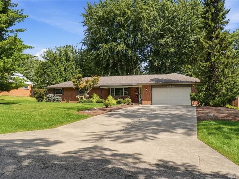 2116 Bonniedale Drive, Bellbrook, OH 45305 Photo 1