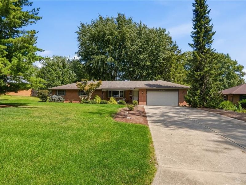 2116 Bonniedale Drive, Bellbrook, OH 45305 Photo 2