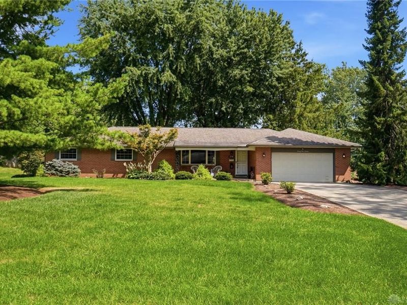 2116 Bonniedale Drive, Bellbrook, OH 45305 Photo 3