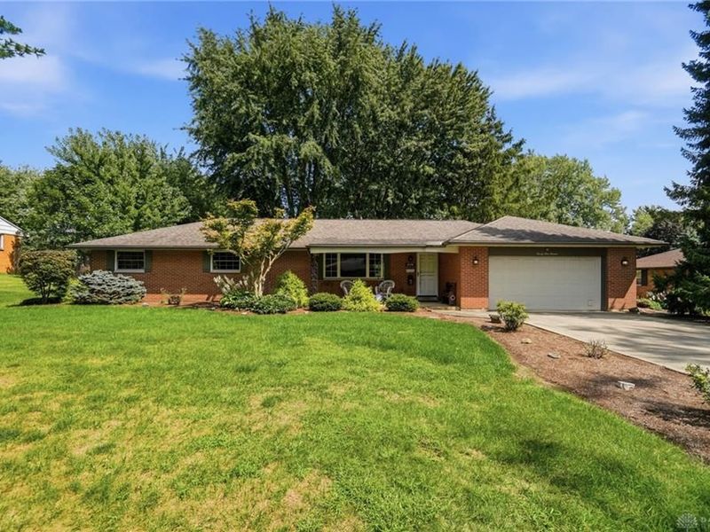 2116 Bonniedale Drive, Bellbrook, OH 45305 Photo 4