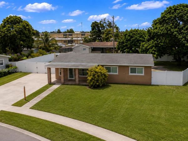 1225 NW 192nd St , Miami Gardens, FL 33169