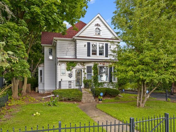 526 W South Street, Woodstock, IL 60098