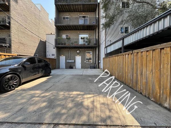 2642 W Chicago Avenue , Chicago, IL 60622