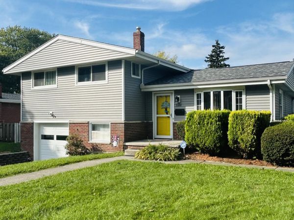 5326 Grosse Point Parkway , Toledo, OH 43611