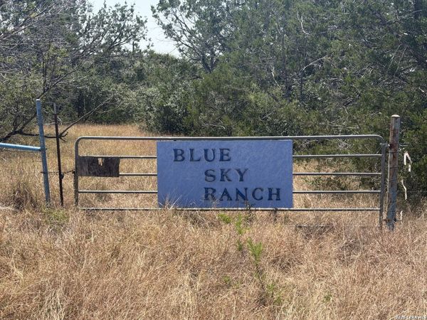 4807 CR 429, Uvalde, TX 78801
