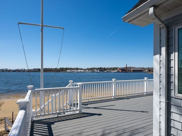 15 Oakhill Rd, Wareham, MA 02571
