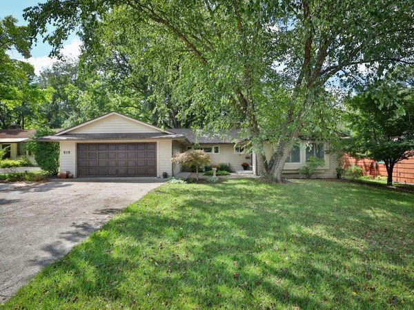 519 E Cooke Road , Columbus, OH 43214