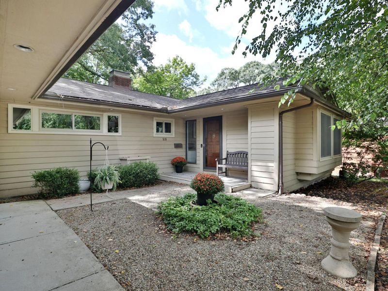 519 E Cooke Road , Columbus, OH 43214 Photo 2