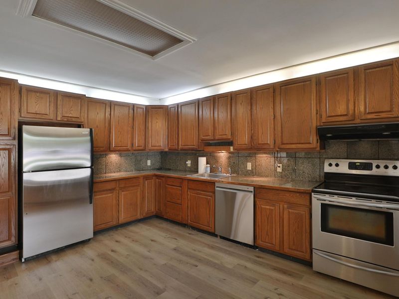 519 E Cooke Road , Columbus, OH 43214 Photo 6