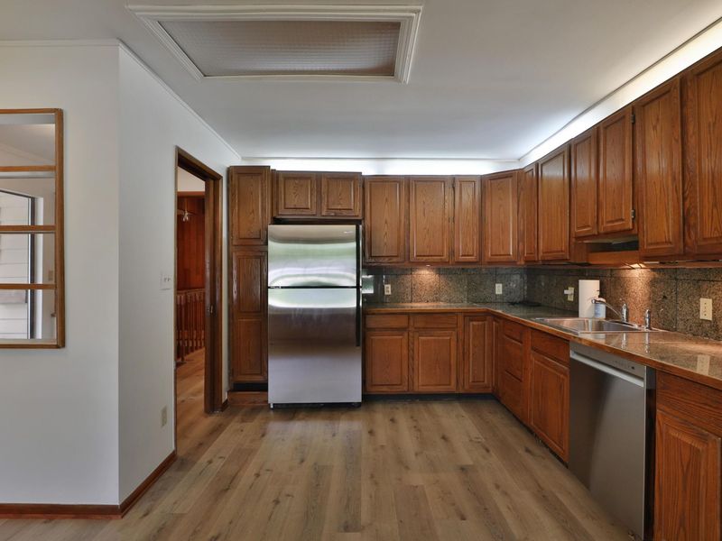 519 E Cooke Road , Columbus, OH 43214 Photo 7