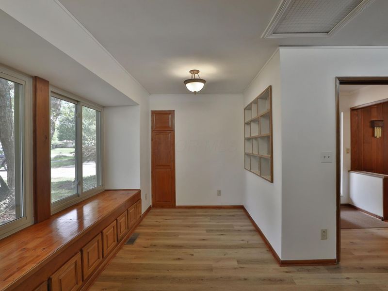 519 E Cooke Road , Columbus, OH 43214 Photo 8