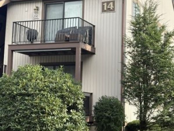 14249 Dell Pl, Stanhope, NJ 07874