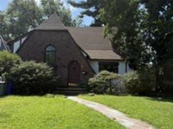 29 Glenwood Dr, Millburn, NJ 07078