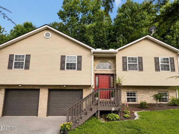 105 Cedar Circle, Jacksboro, TN 37757