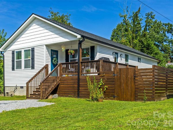 619 Edgewood Avenue, Hendersonville, NC 28792