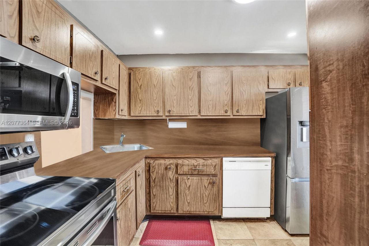 5961 NW 61st Ave , Unit 310, Tamarac, FL 33319 Photo