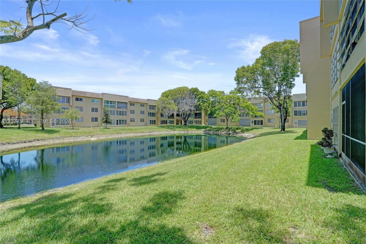 5961 NW 61st Ave , Unit 310, Tamarac, FL 33319 Photo