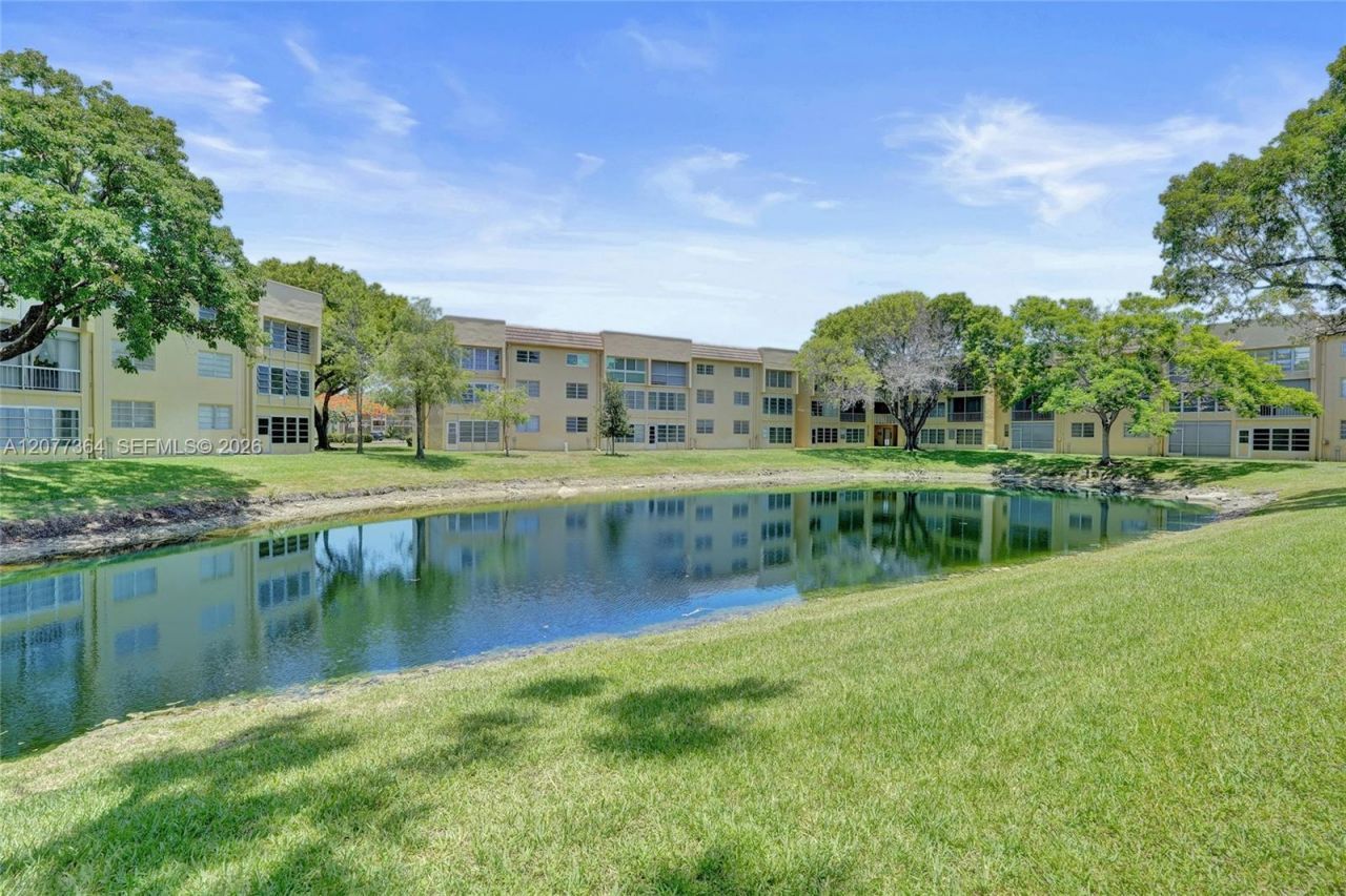 5961 NW 61st Ave , Unit 310, Tamarac, FL 33319 Photo