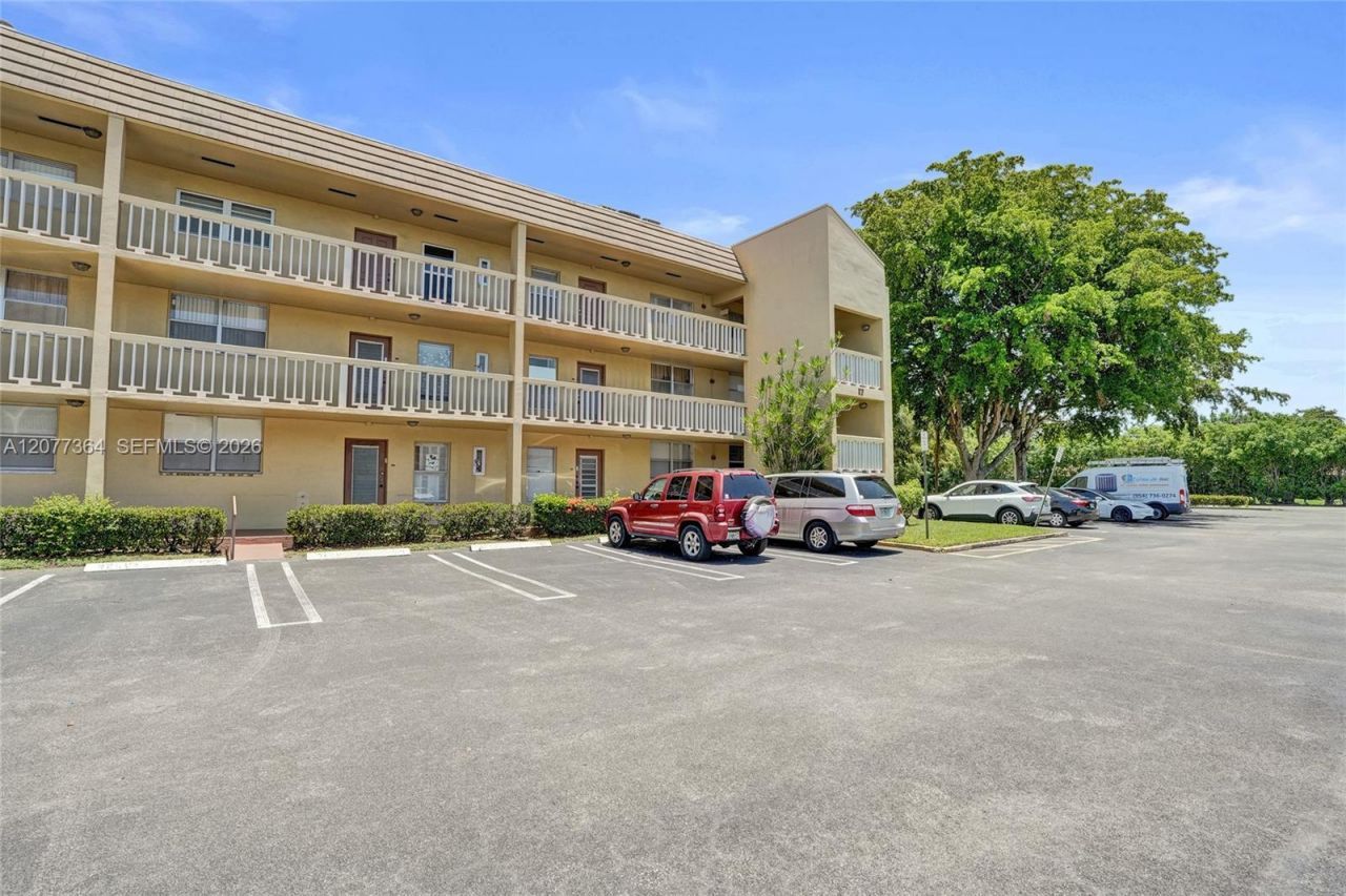 5961 NW 61st Ave , Unit 310, Tamarac, FL 33319 Photo