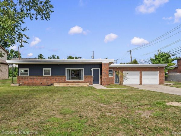 40 Regents Drive, Troy, Mi 48084
