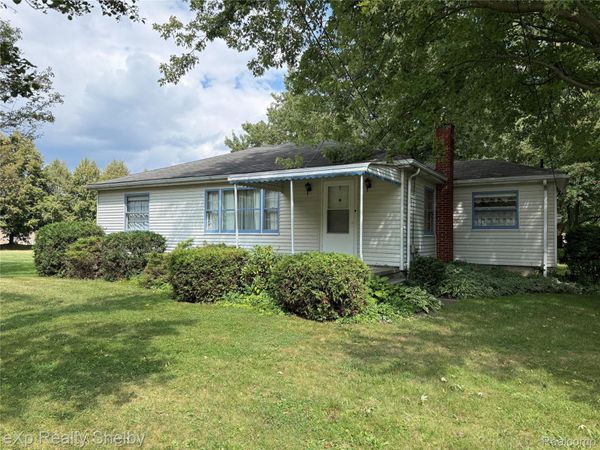 47164 North Avenue , Macomb Township, Mi 48042