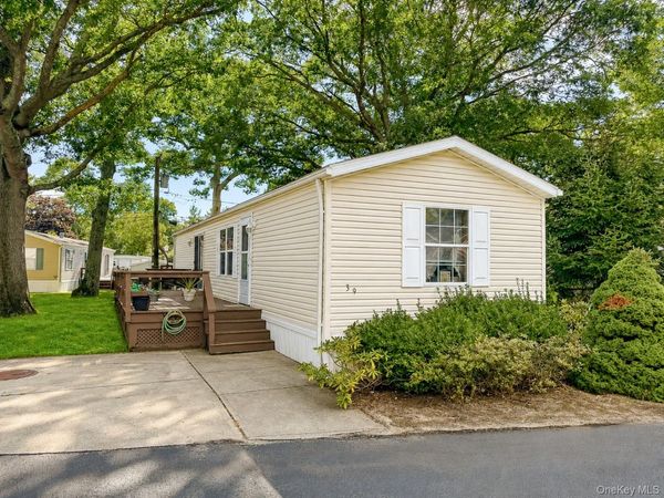 37 Hubbard , Unit 39, Riverhead, NY 11901