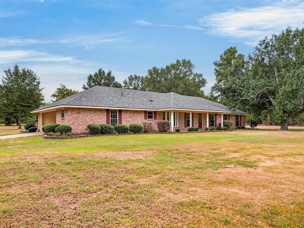 10610 Twin Oaks Road, Keithville, LA 71047