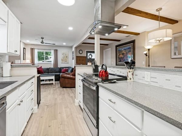 875 Lovers Lane, Grapevine, TX 76051