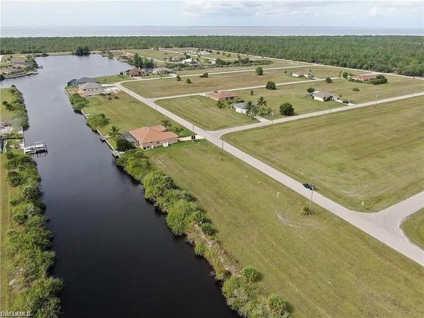 821 NW 33rd PL , CAPE CORAL, FL 33993