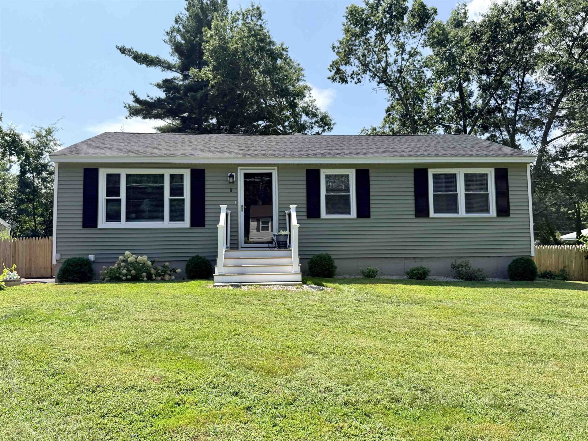 9 Pacific Boulevard, Nashua, NH 03062 Main Photo