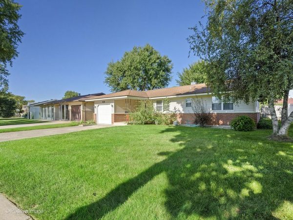 6 Ridgewood Road , Elk Grove Village, IL 60007