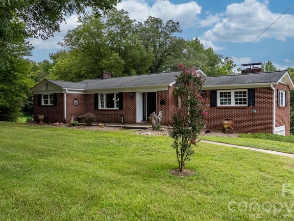 2210 19th Avenue SE, Hickory, NC 28602