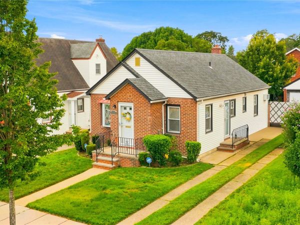 4850 188th Street , Fresh Meadows, NY 11365