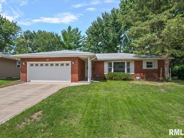 821 ROANOKE Drive, Springfield, IL 62702