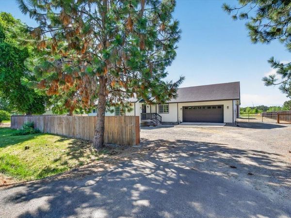 176 E Gregory Road, Central Point, OR 97502