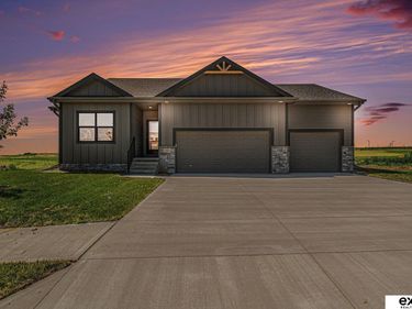 21870 Amber Circle, Gretna, NE 68028