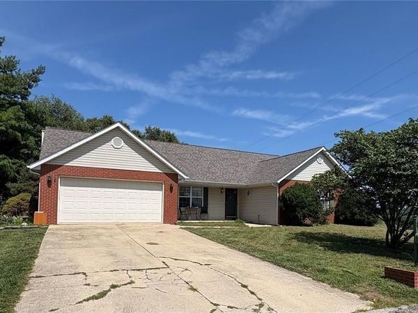306 Jo Mar Avenue, Smithton, IL 62285