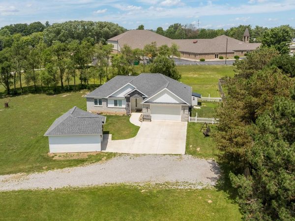 9883 Gerig Road, Leo, IN 46765
