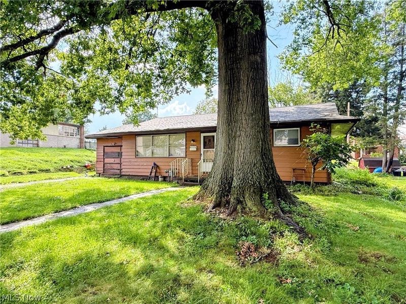 846 2nd Street SE, New Philadelphia, OH 44663 Photo 2