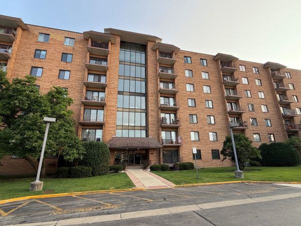 1717 W crystal Lane , Unit 712, Mount Prospect, IL 60056