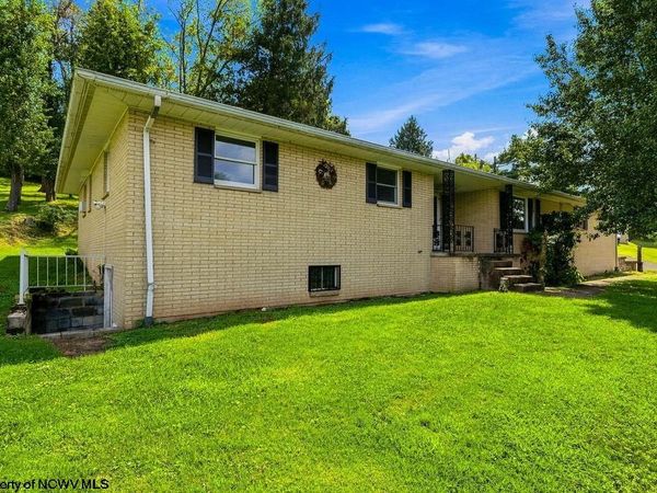 30 Cleveland Avenue, Clarksburg, WV 26301