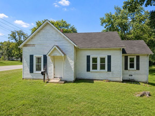 206 Freeman Ave, Dickson, TN 37055