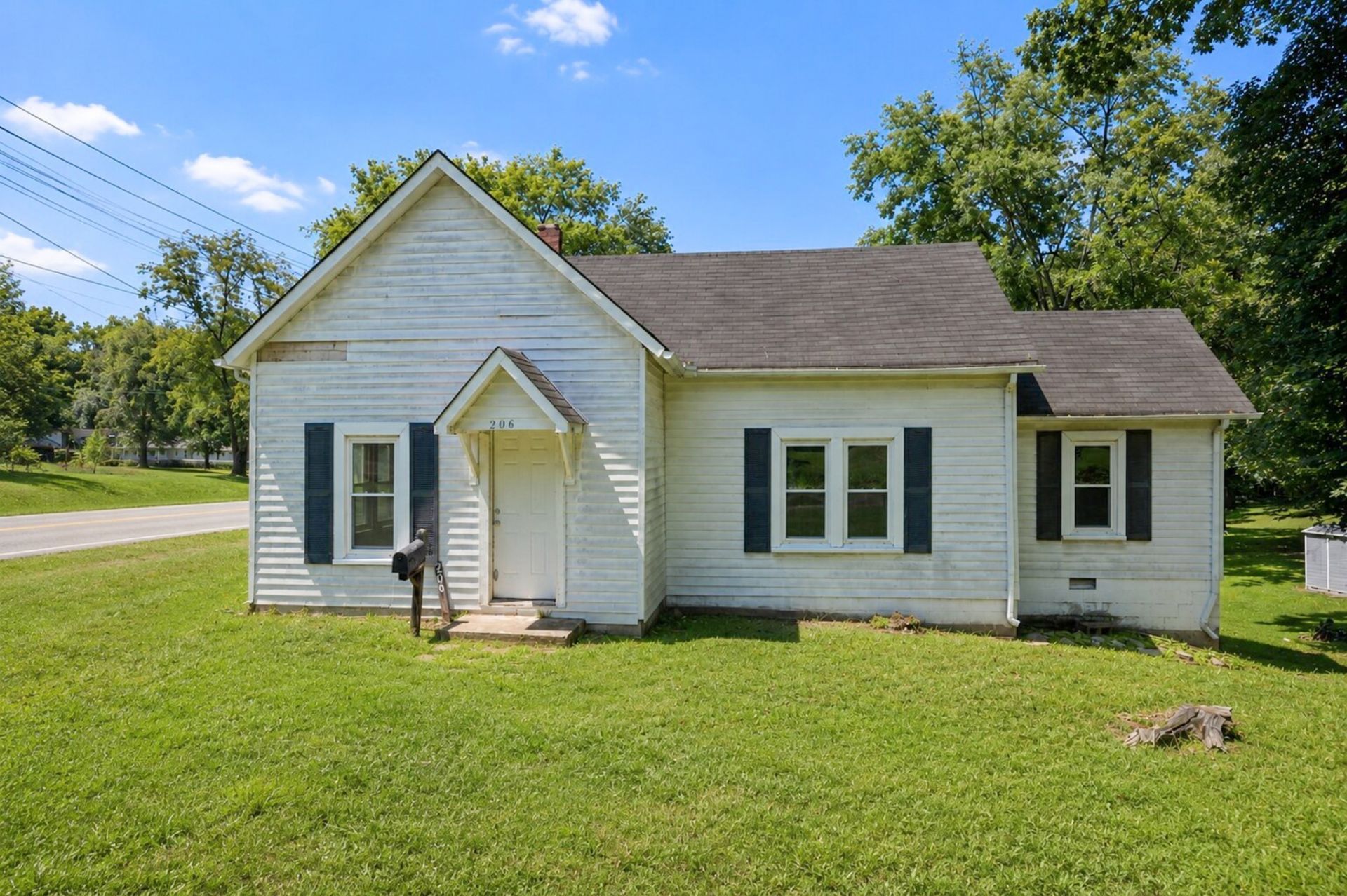 206 Freeman Ave, Dickson, TN 37055 Main Photo