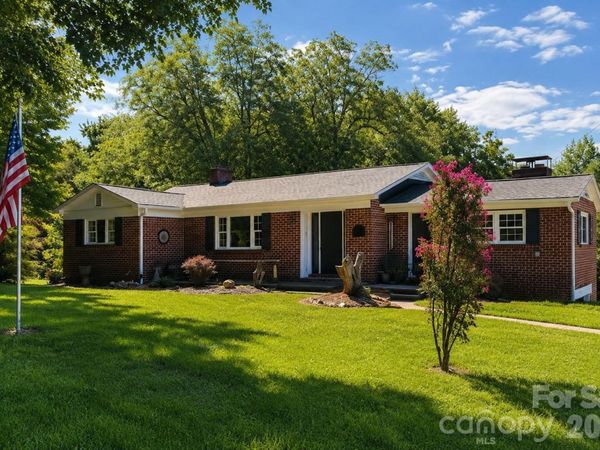 2210 19th Avenue SE, Hickory, NC 28602
