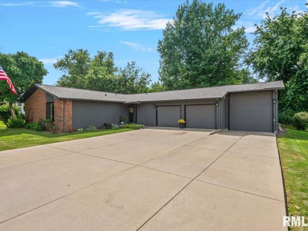 903 6TH Street, Pawnee, IL 62558