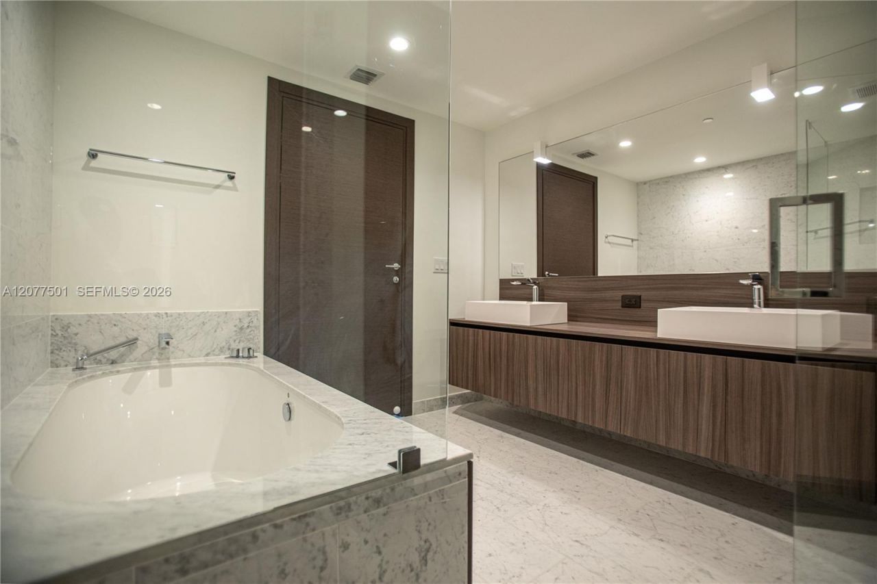 1000 Brickell Plz , Unit 2610, Miami, FL 33131 Photo