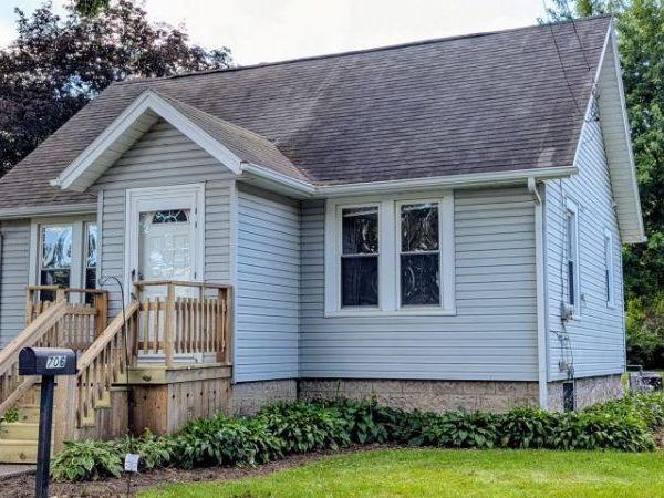 706 S 2nd Street , Oregon, IL 61061