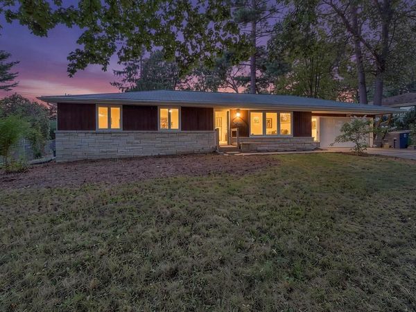 1669 FOREST GLEN DRIVE, Green Bay, WI 54304