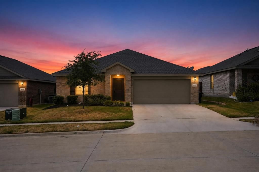 807 Wolf Creek Drive, Cleburne, TX 76033 Main Photo